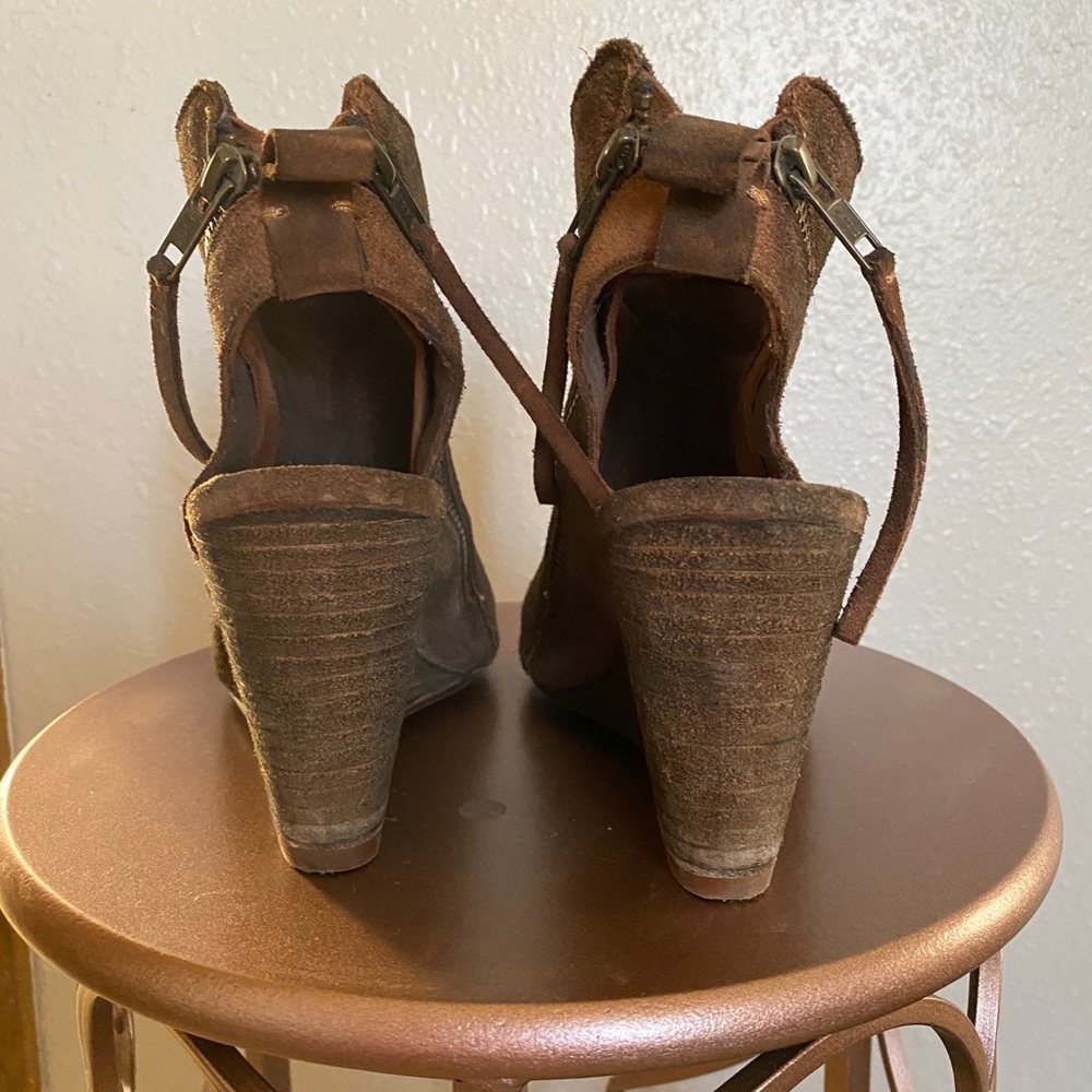 Classy Wedges! - Picture 4 of 4